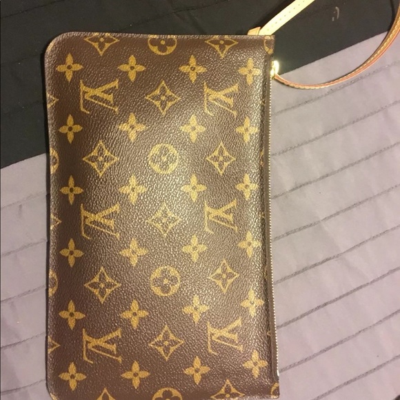 Louis Vuitton Handbags - Louis Vuitton Neverfull Pochette MM zipper clutch.